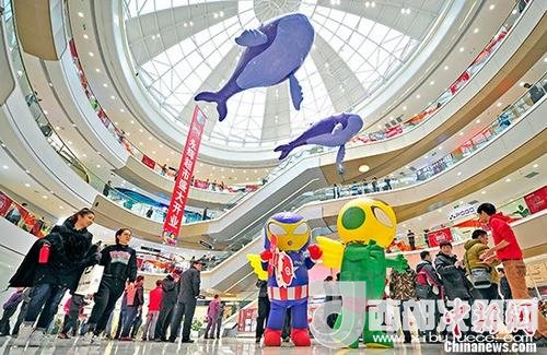 資料圖：購(gòu)物商場(chǎng)。 <a target='_blank' >中新社</a>記者 佟郁 攝