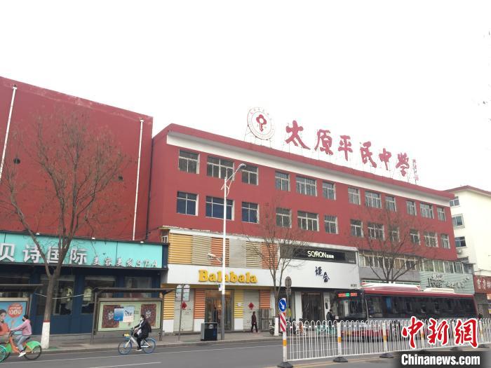所有師生實行“日報告”“零報告”制度，確保開學(xué)后校園衛(wèi)生安全?！「呷鸱?攝