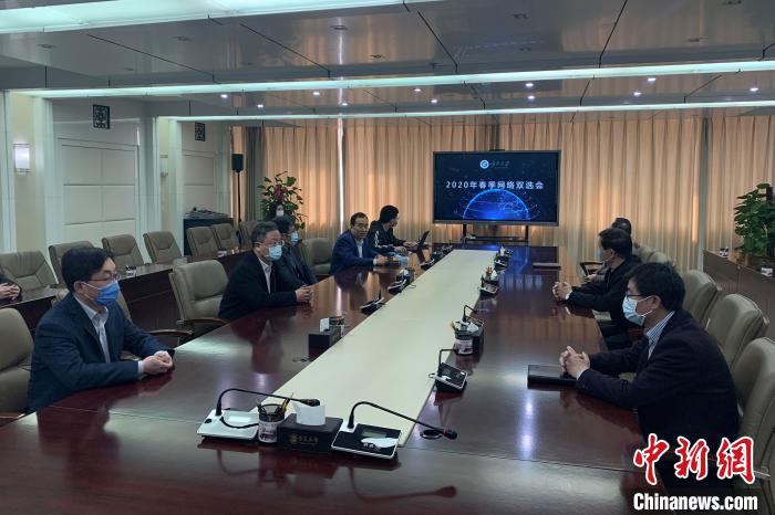 寧夏大學(xué)2020年春季首場綜合類“網(wǎng)絡(luò)雙選會”現(xiàn)場?！±钆迳?攝
