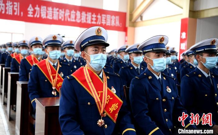 授銜表彰儀式現(xiàn)場?！⒅铱?攝