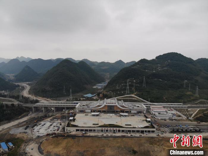 貴州省首條城際高速鐵路——安六鐵路開(kāi)始聯(lián)調(diào)聯(lián)試。中國(guó)鐵路成都局集團(tuán)公司供圖