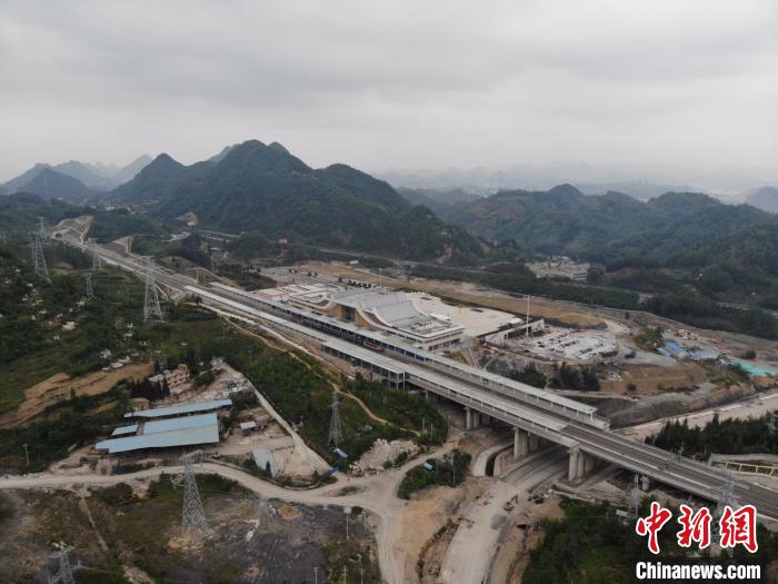 貴州省首條城際高速鐵路——安六鐵路開(kāi)始聯(lián)調(diào)聯(lián)試。中國(guó)鐵路成都局集團(tuán)公司供圖