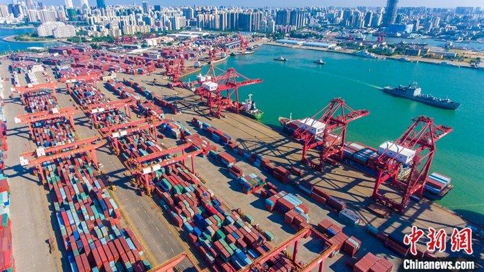 資料圖為航拍海口秀英港集裝箱碼頭。<a target='_blank'  data-cke-saved- >中新社</a>記者 駱云飛 攝