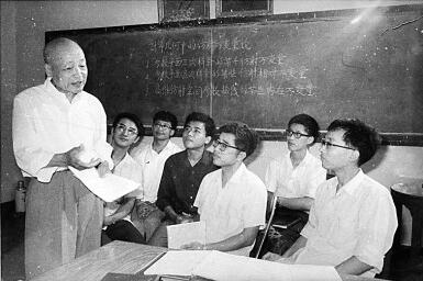 舍我其誰報國志，碧血丹心愛國情
