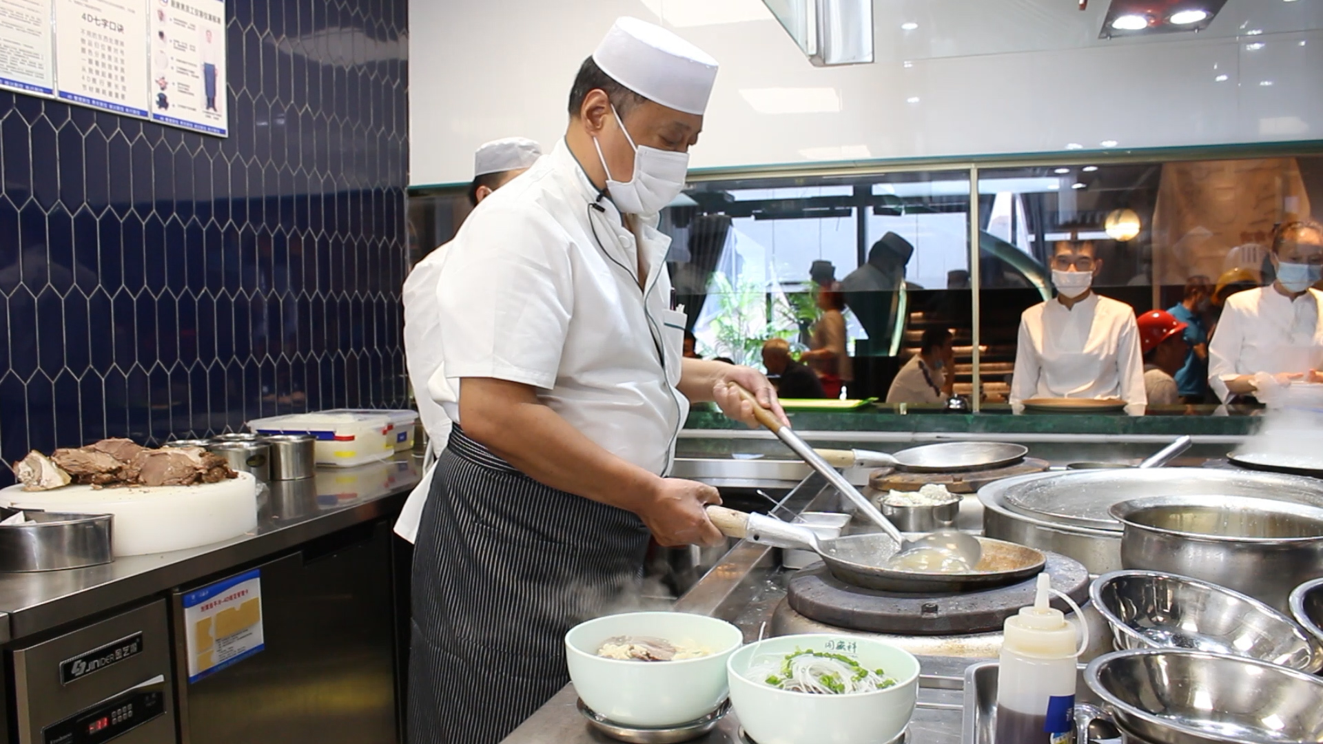 【陜菜大師和他們的拿手菜】烏平：“知足者常樂，食客愛吃我做的牛羊肉泡饃，就是我最大的滿足”_fororder_圖片7