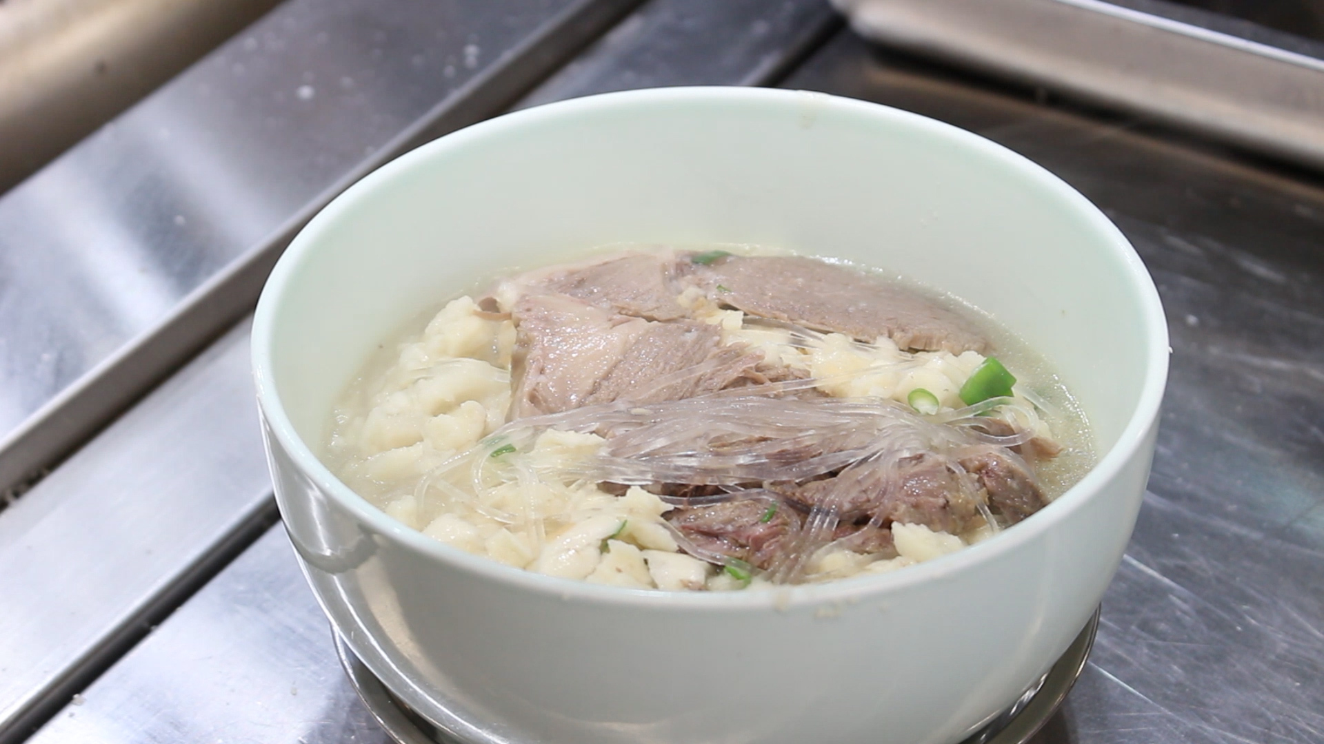 【陜菜大師和他們的拿手菜】烏平：“知足者常樂，食客愛吃我做的牛羊肉泡饃，就是我最大的滿足”_fororder_圖片8