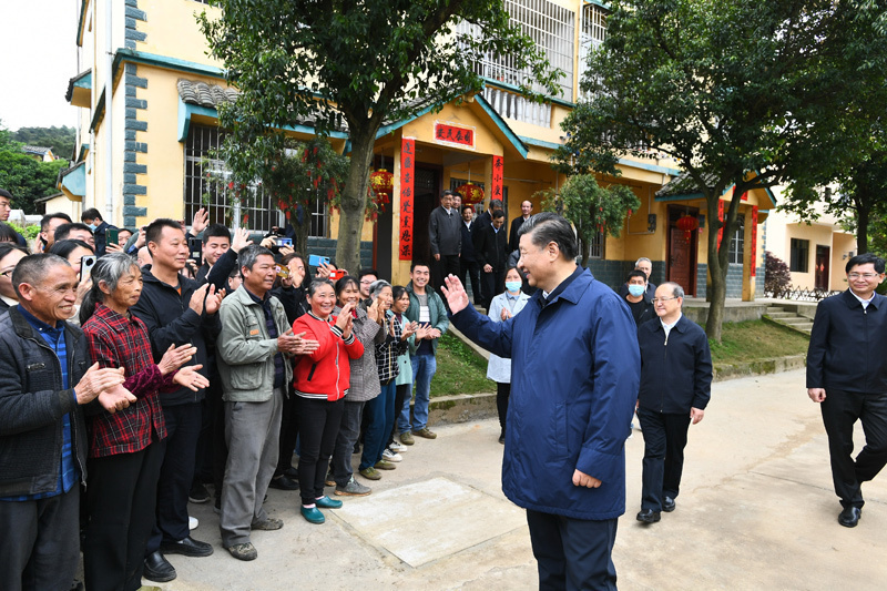 2021年4月25日，習(xí)近平總書記在廣西桂林市全州縣才灣鎮(zhèn)毛竹山村考察時，同鄉(xiāng)親們親切交流。新華社記者 謝環(huán)馳 攝.jpg?x-oss-process=style/w10
