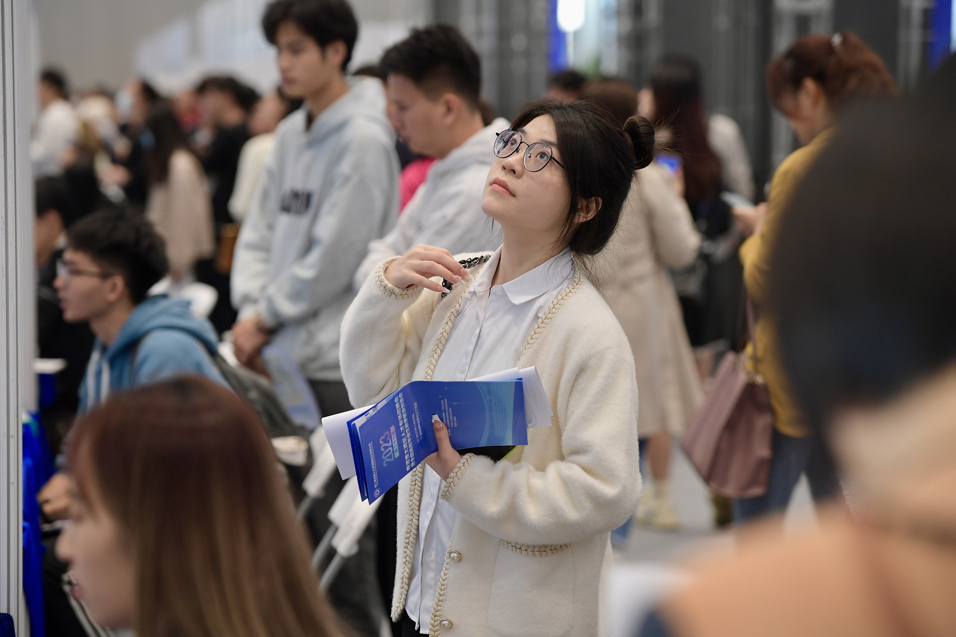  2023年11月22日，2023年粵港澳大灣區(qū)人才專場招聘會暨第27屆全國高校畢業(yè)生秋季就業(yè)雙選會在深圳國際會展中心舉辦。